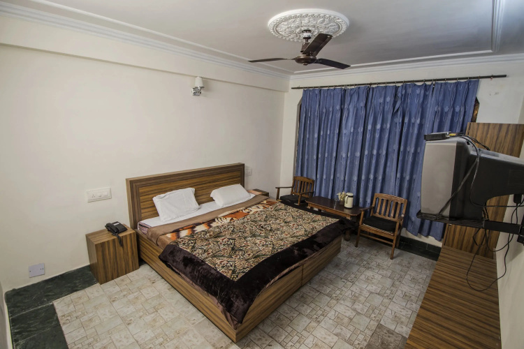 WOWSTAYZ Hotel Sahiwa