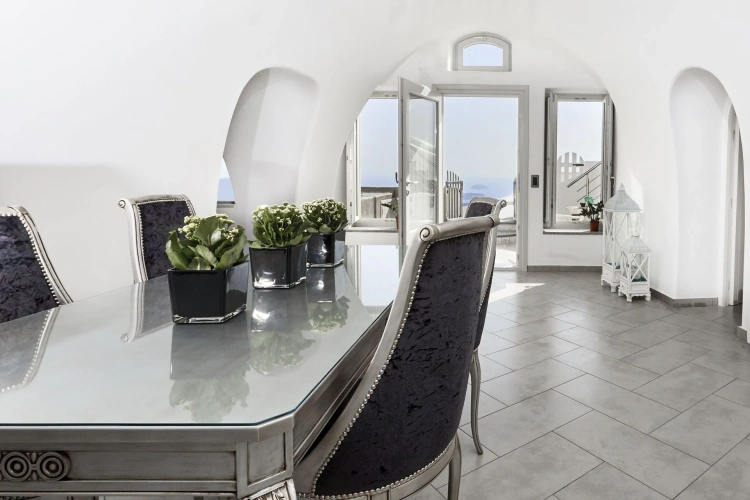 2 Bedrooms Villa