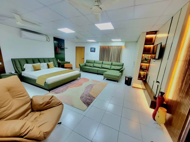 Crown Euro Inn