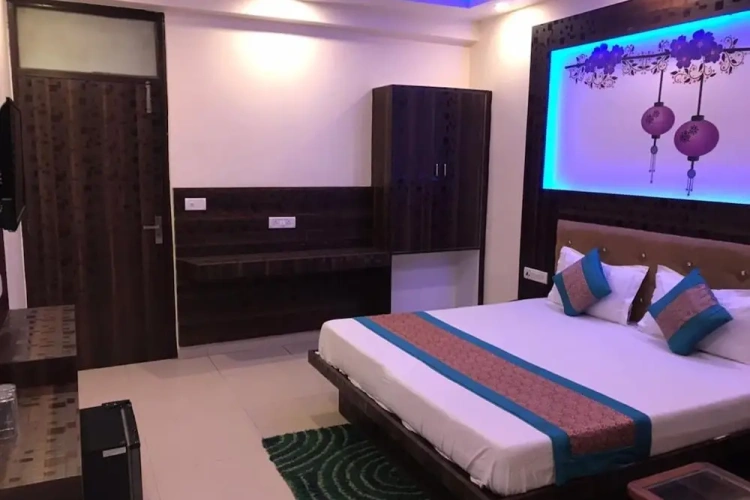 Standard Double room with city view