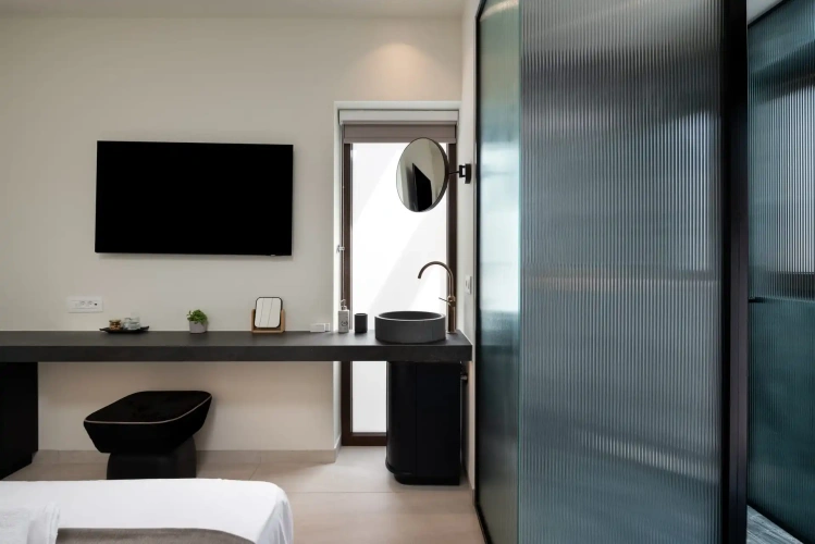 Junior Suite with partial sea view