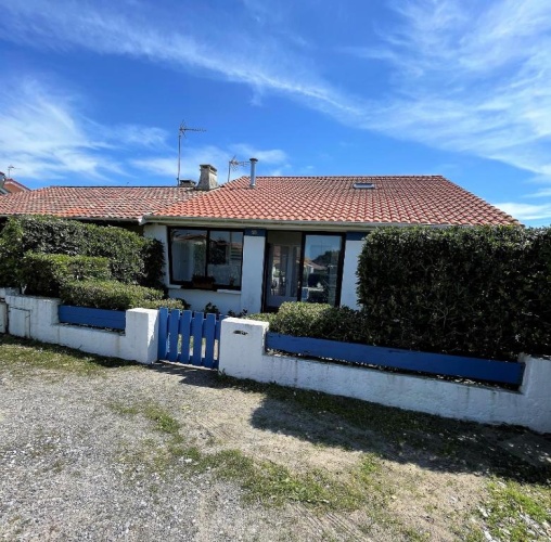 4 Bedrooms Cottage