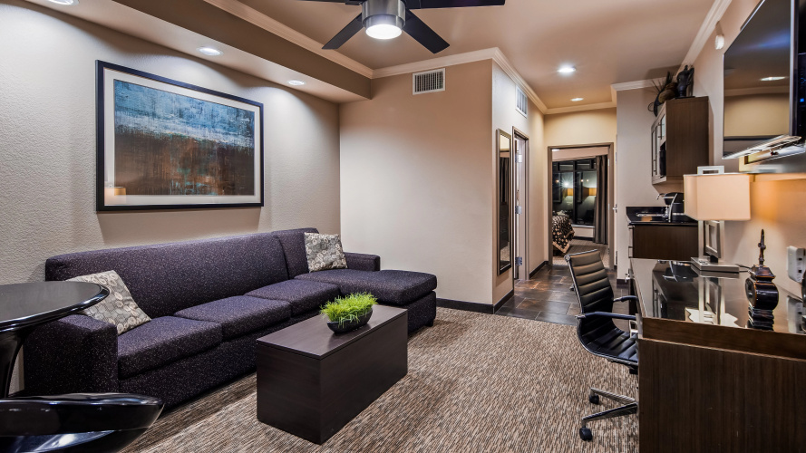 Best Western Premier Crown Chase Inn & Suites