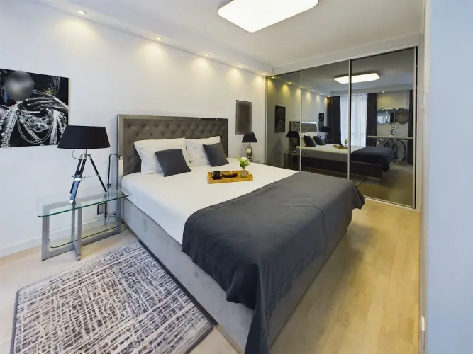 Apartment With Parking by Renters