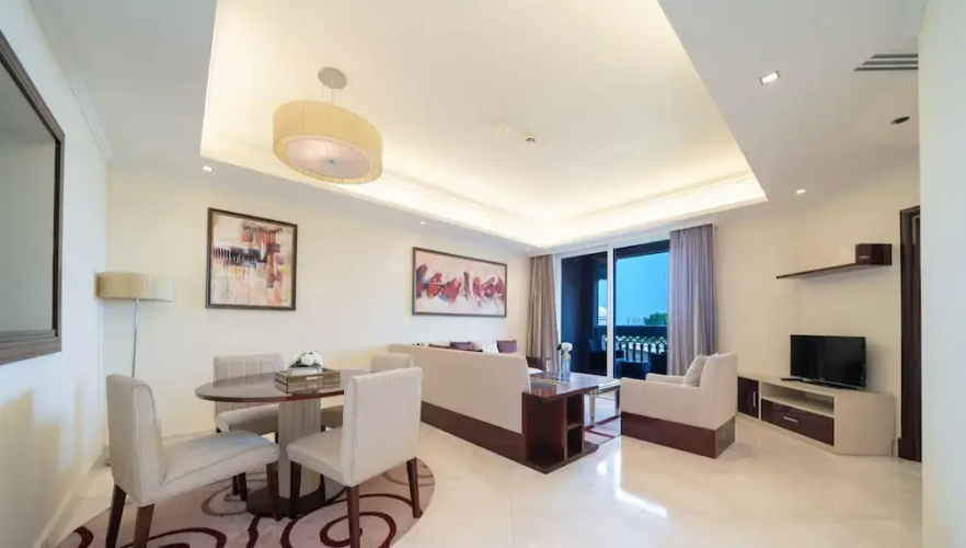 Spacious One Bedroom with Beach Access