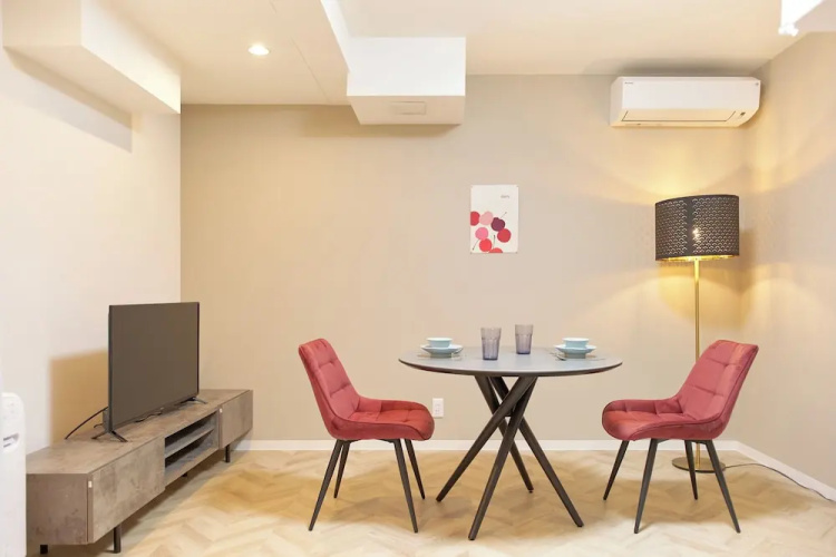 The under suite residence Ikebukuro by Tranova