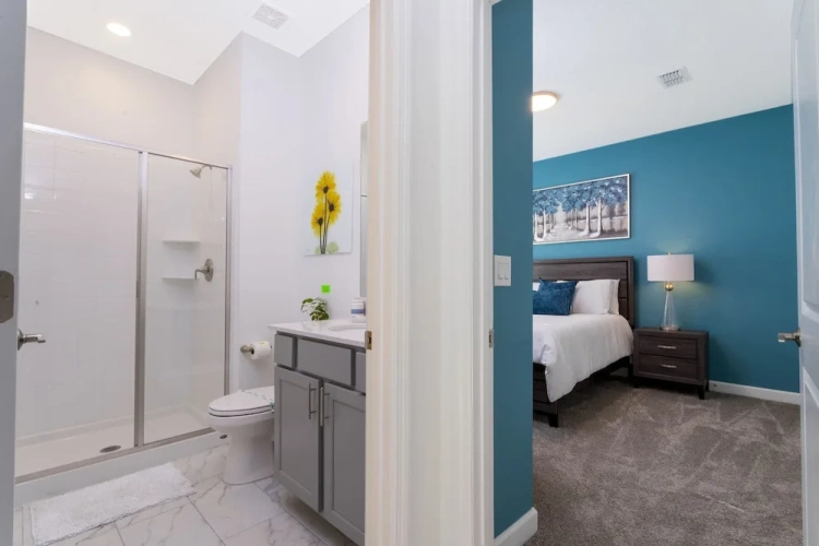 4 Bedrooms Standard Family room