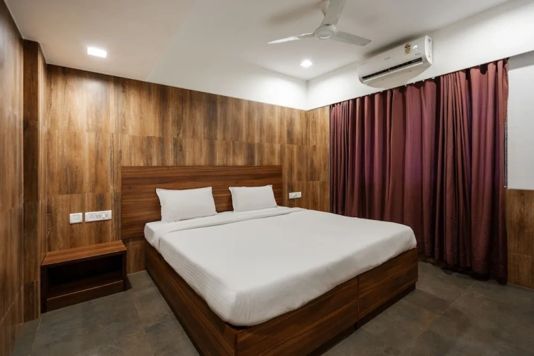2 Bedrooms Executive Double room with city view
