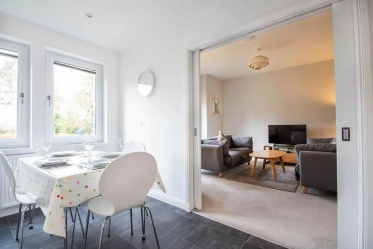 23 Hedgefield House
