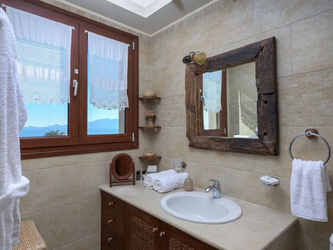 holiday home, Charaki