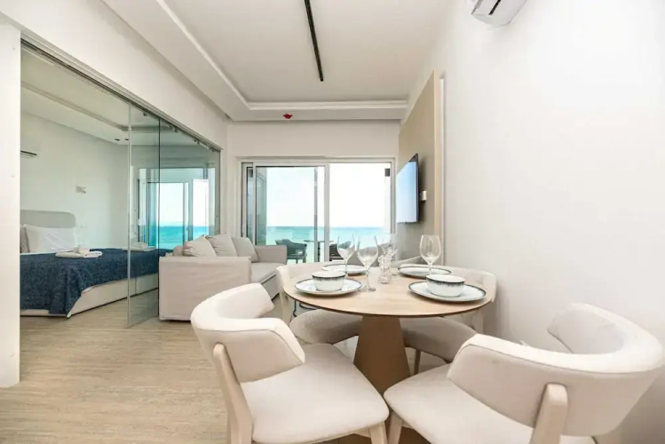 Dinglis Beach Hotel Apartments