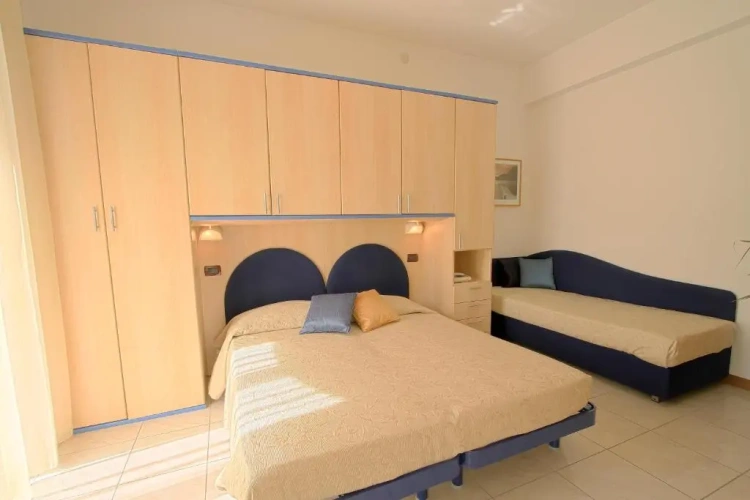 Standard Triple room with balcony