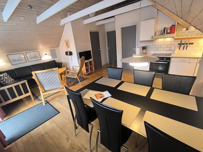 2 Bedrooms Comfort Apartment with balcony and with courtyard view