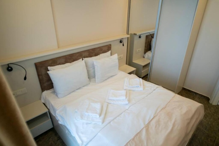3 Bedrooms Apartment
