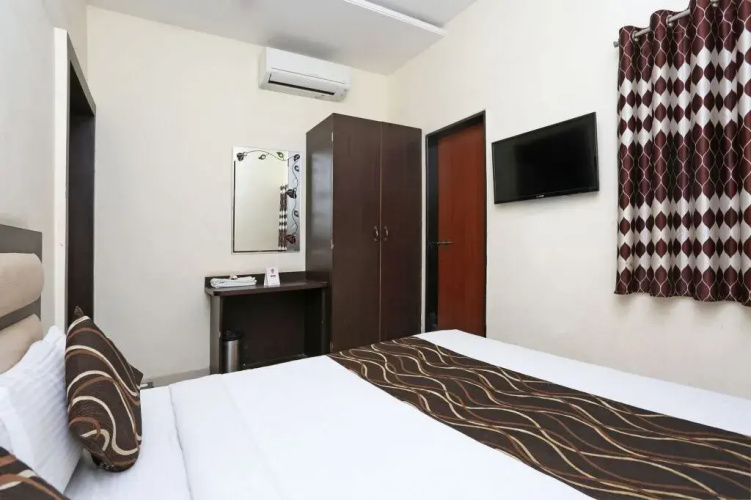 FabExpress Mezbaan Regency by OYO Rooms
