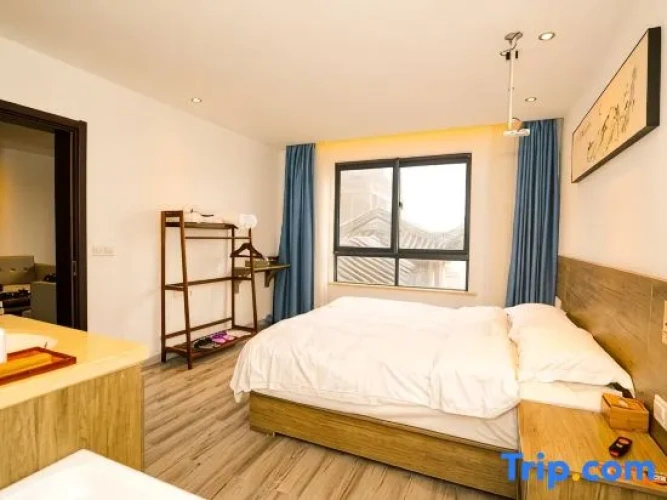 Deluxe Double Suite with garden view