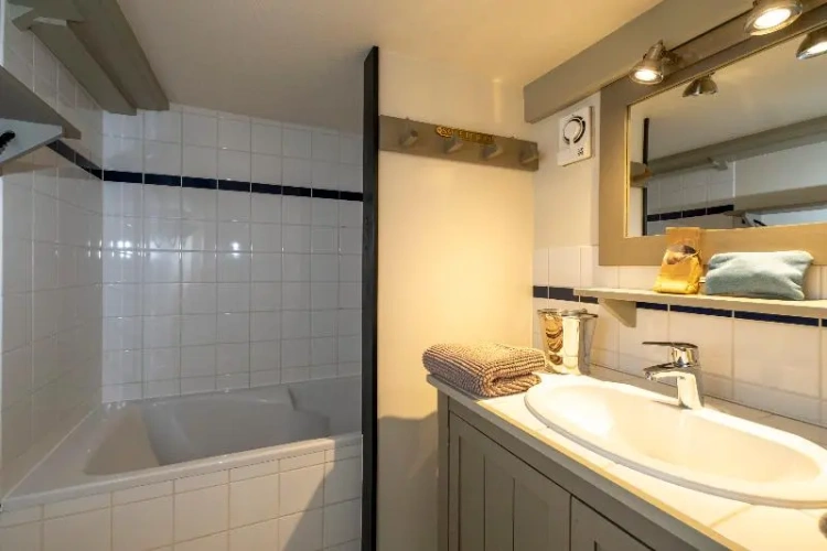 2 Bedrooms Cottage