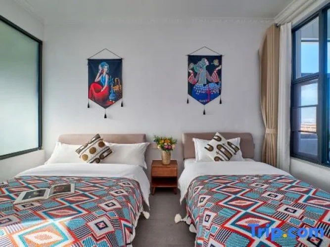 Standard Twin room with courtyard view