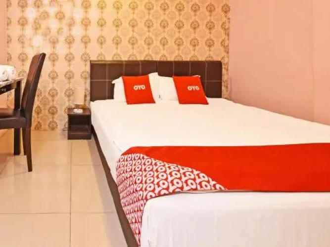 8 Hotel