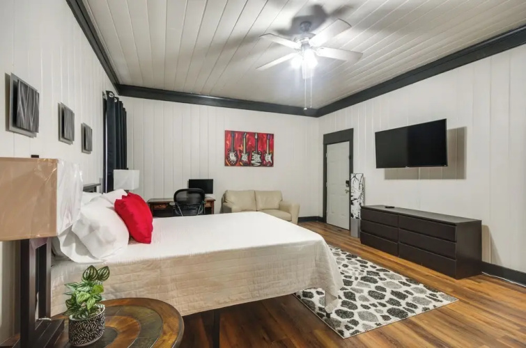Modern Greenwood Studio < 1 Mi to Downtown!