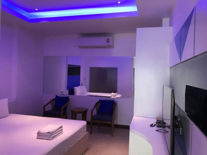 Picasso Hotel 24 Inn