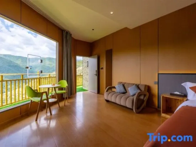Deluxe Family room with view