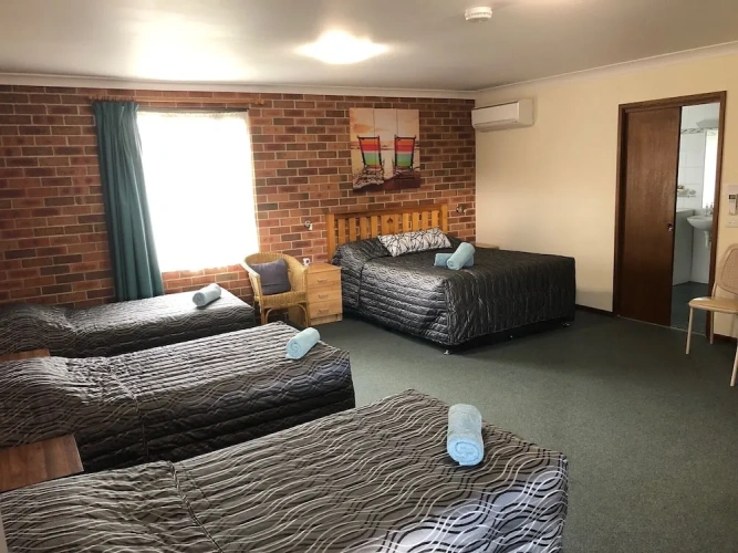 Standard Triple room