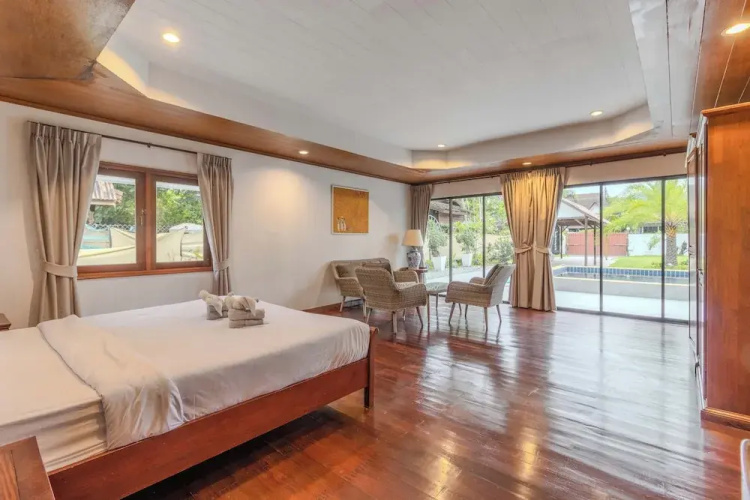 4Br Massive Property Huge Pool V244