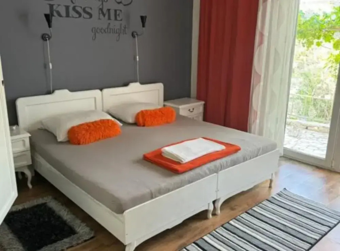 Duga House