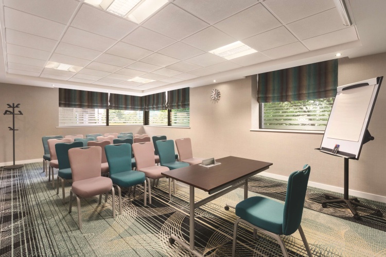 Ramada Hotel & Suites by Wyndham Coventry photo 12