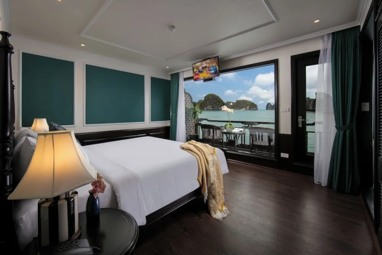 Standard room with balcony and with ocean view