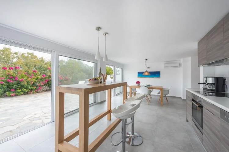 Panorama Residence 2min drive from the Beach