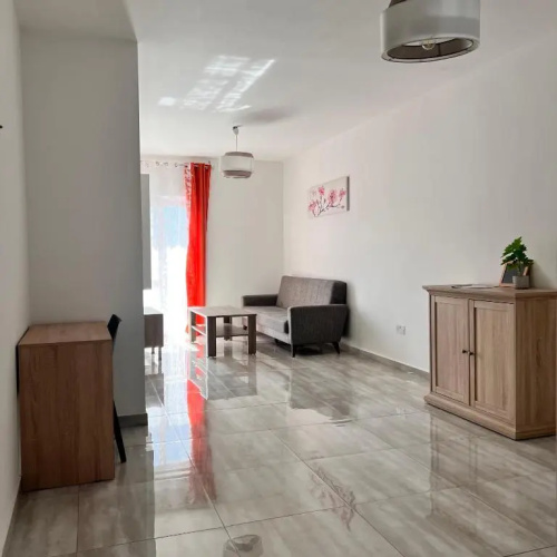 F4-2 Room 2 single beds shared bathroom