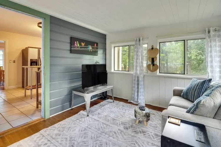 Hendersonville Haven w/ Fire Pit, Grill, Deck!