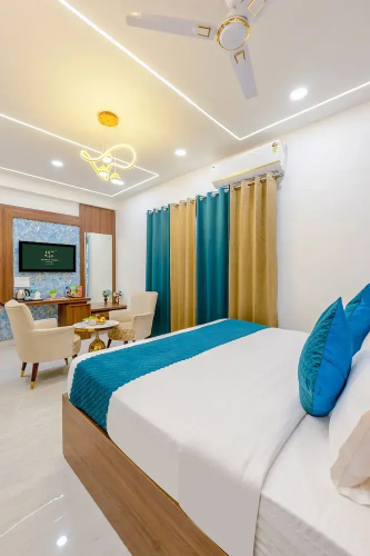 Honeyveils Palace