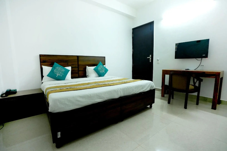 OYO Flagship 70002 Gupta Residency