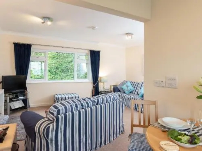 9 Dolphin Court