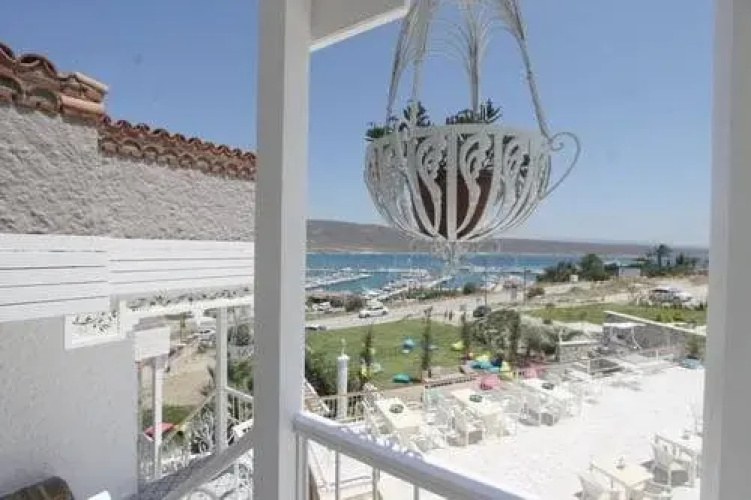 Shaka Marine Boutique Hotel