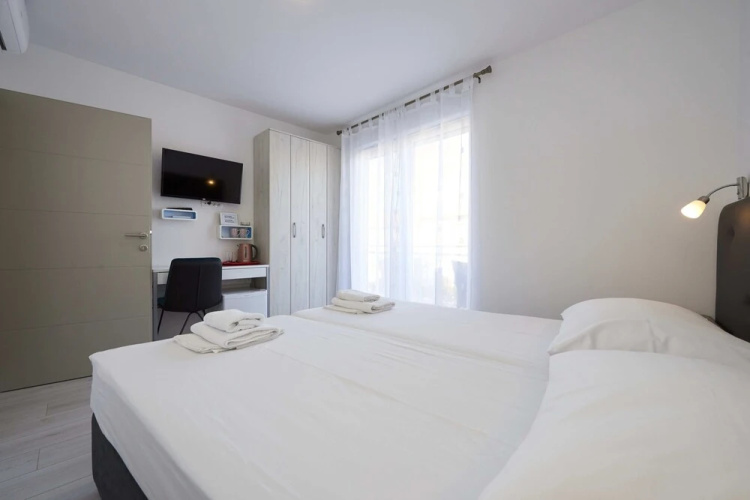 Apartments & Rooms Žaja