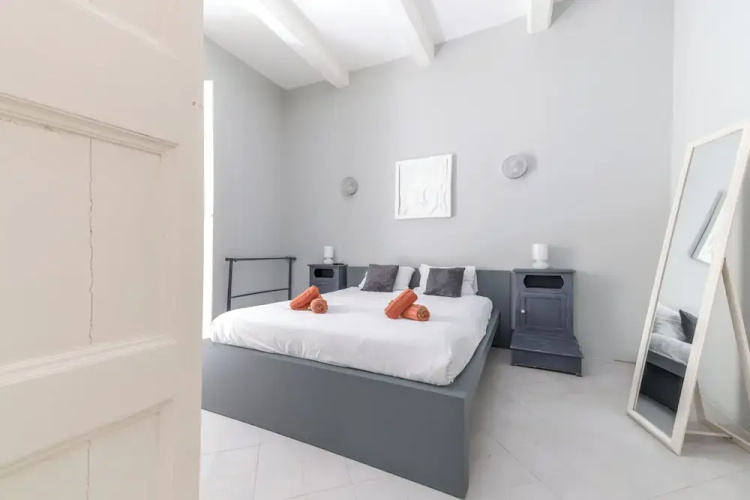 Spacious & Luxury 3BR Central Apartment