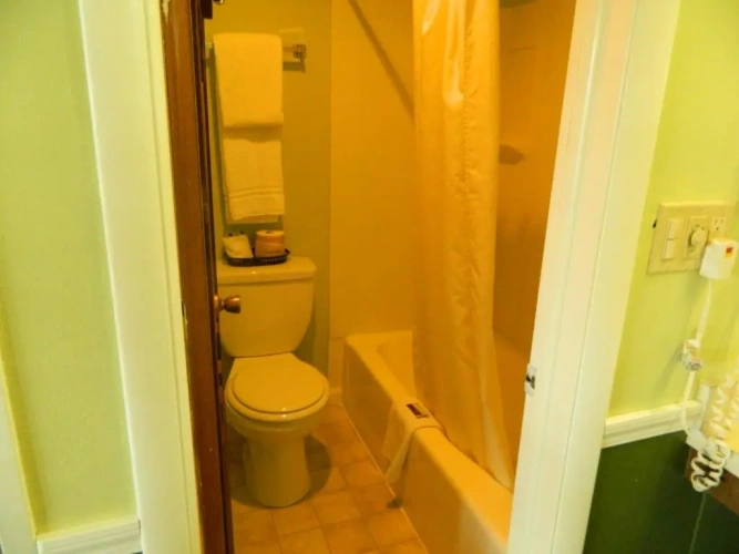 Economy Quadruple room
