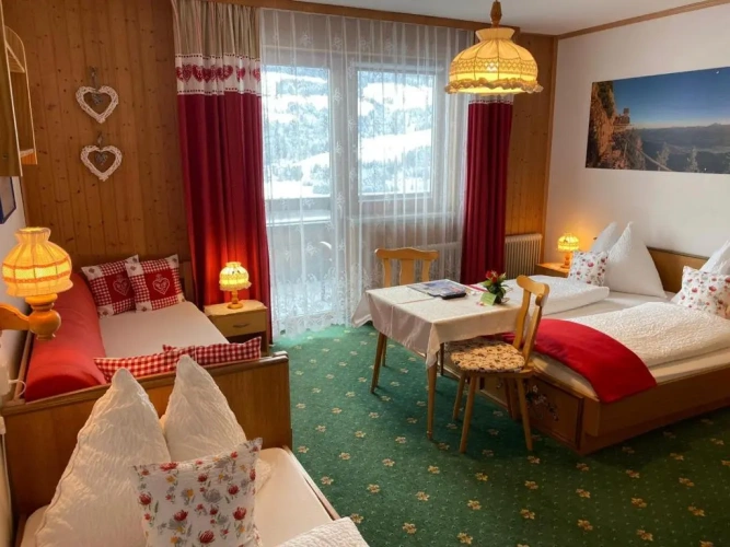 Standard Quadruple room with mountain view