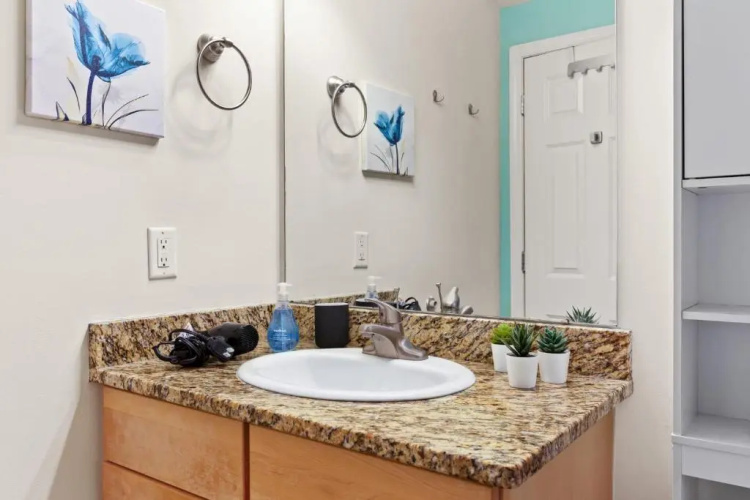 Downtown Durham 2BR Apt Walk Everywhere & Wifi
