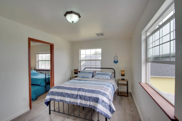 5 Bedrooms Cottage