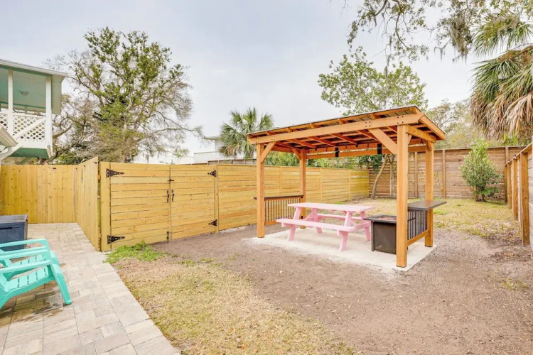 Walk to Beach: Getaway w/ Fire Pit in St Augustine