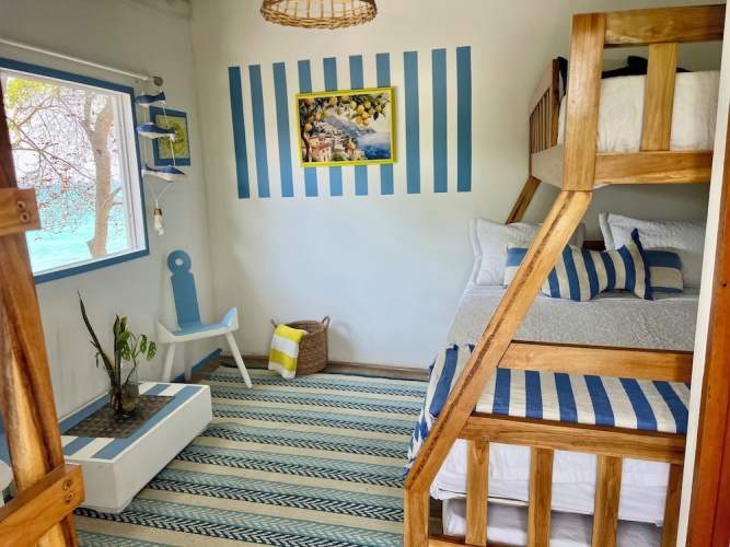 1 Bedroom Standard Quadruple Family room