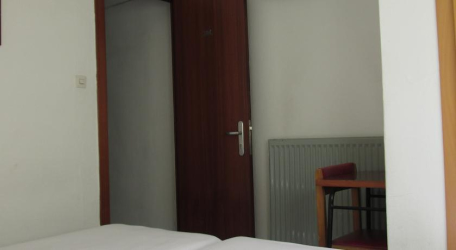 Hostal Ballestero