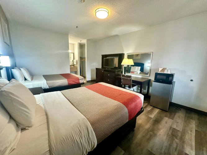 Red Carpet Inn Norwalk