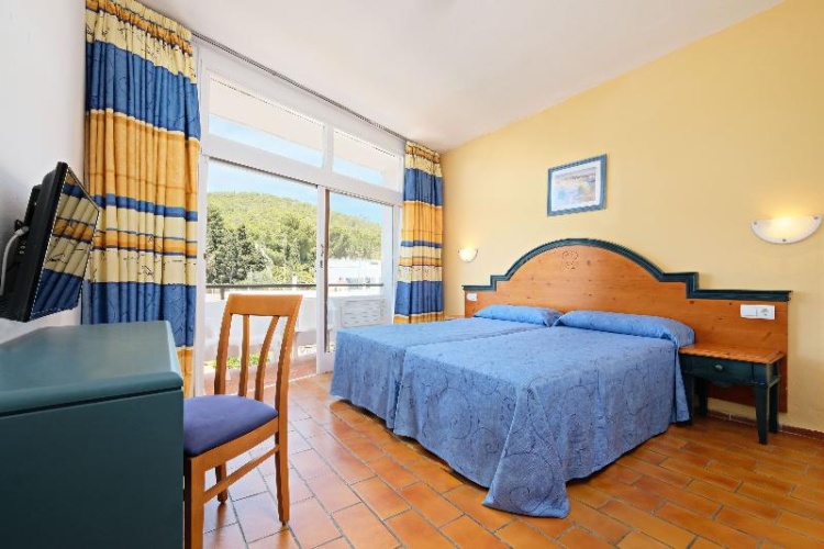 Standard Twin room with balcony