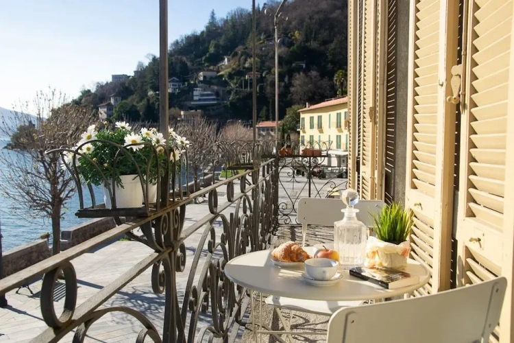 1 Bedroom Apartment with lake view